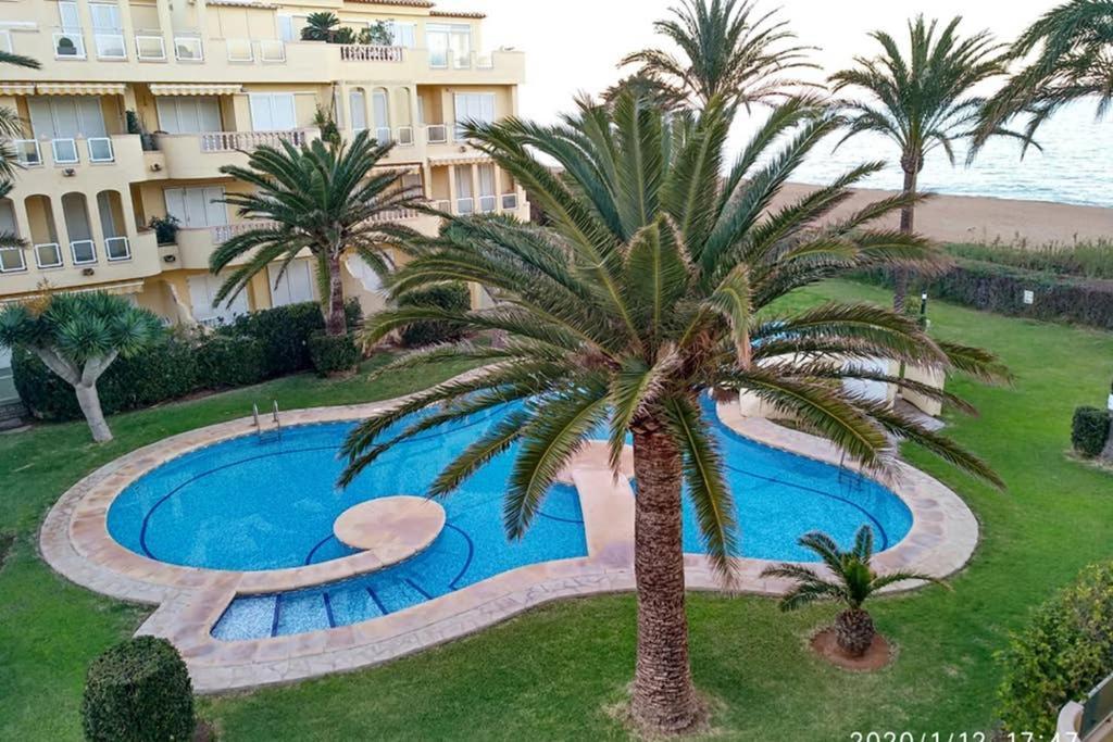 Estupendo Apartamento En Primera Linea De Playa Y Con Vistas Al Mar Denia Ngoại thất bức ảnh