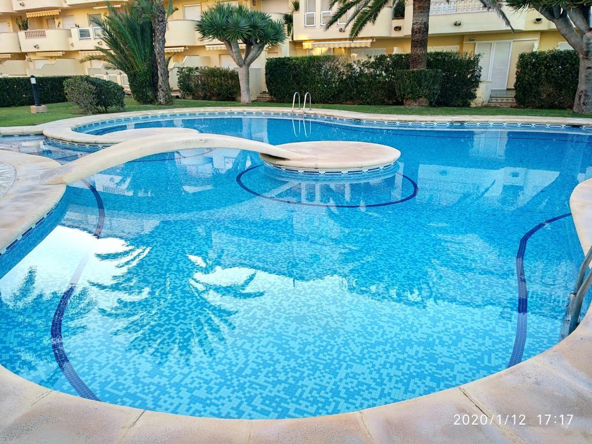 Estupendo Apartamento En Primera Linea De Playa Y Con Vistas Al Mar Denia Ngoại thất bức ảnh