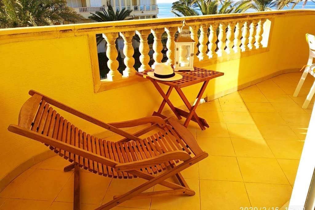 Estupendo Apartamento En Primera Linea De Playa Y Con Vistas Al Mar Denia Ngoại thất bức ảnh