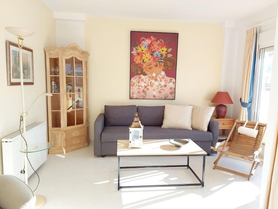 Estupendo Apartamento En Primera Linea De Playa Y Con Vistas Al Mar Denia Ngoại thất bức ảnh