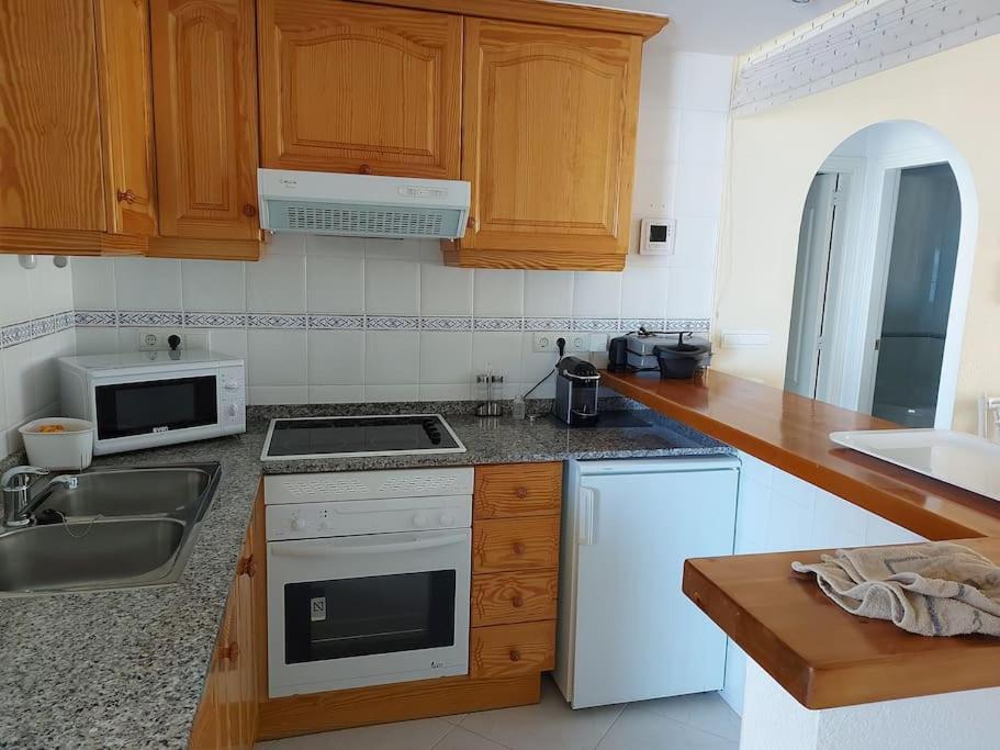 Estupendo Apartamento En Primera Linea De Playa Y Con Vistas Al Mar Denia Ngoại thất bức ảnh
