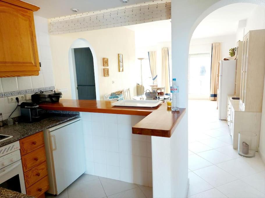 Estupendo Apartamento En Primera Linea De Playa Y Con Vistas Al Mar Denia Ngoại thất bức ảnh