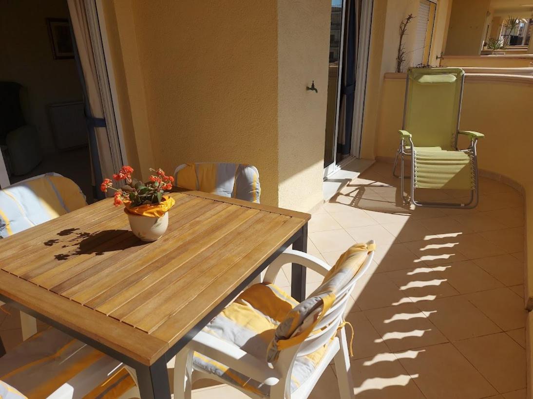 Estupendo Apartamento En Primera Linea De Playa Y Con Vistas Al Mar Denia Ngoại thất bức ảnh