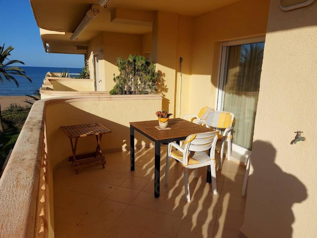 Estupendo Apartamento En Primera Linea De Playa Y Con Vistas Al Mar Denia Ngoại thất bức ảnh